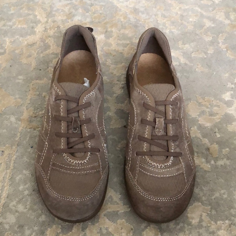 Earth origins carly suede shoes brown size 8